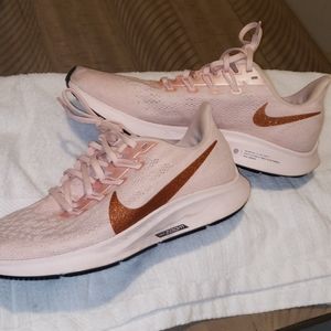 EUC NIKE ZOOM 8.5